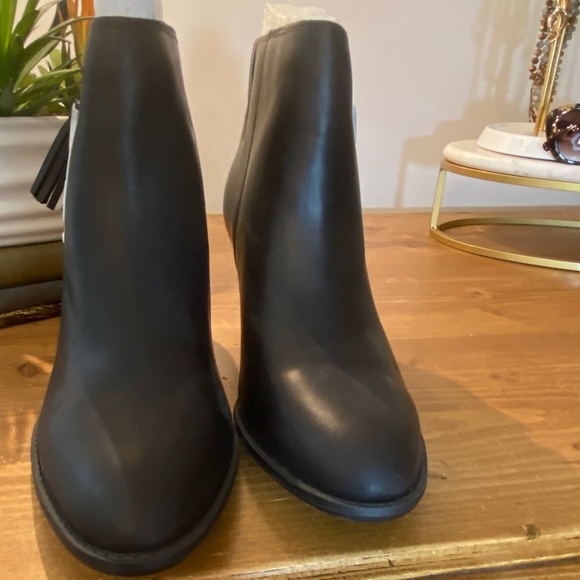 BRAND NEW Never Worn Vionic Madeline Black Leather Boots - Size 11 - Picture 1 of 16